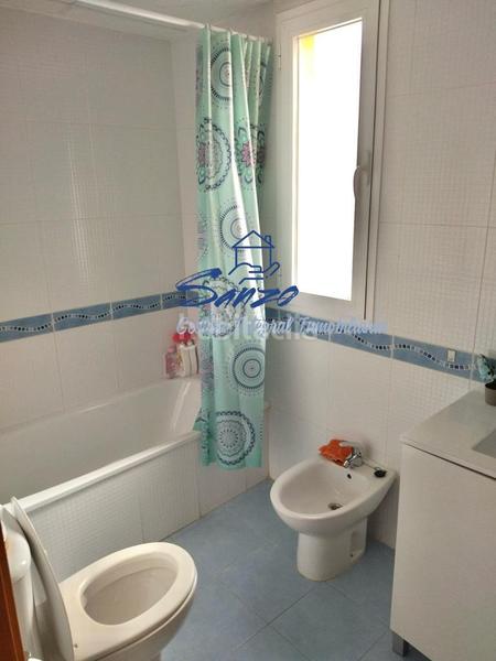 Foto cea3ff12-30f2-478a-8aed-679e7c4f5141. Pis amb calefacció aparcament piscina a Zona de la Vega Antequera