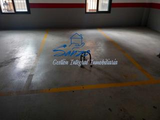 Parking coche en Cueva de Menga. Garaje en zona cruz blanca antequera