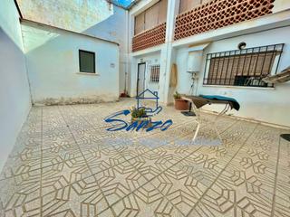 Maison à Cueva de Menga. Casa en antequera con patio y terraza