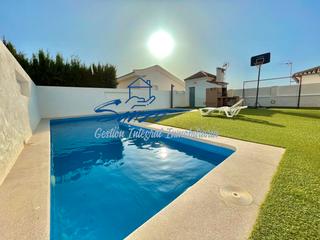 House in Zona de la Vega. Chalet en antequera