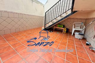 House in Zona de la Vega. Casa en la quinta