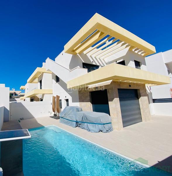 Foto 525bd495-575e-435b-9389-48ba2bf8921c. Xalet amb aparcament piscina a Garbinet - Parque de las Avenidas Alicante