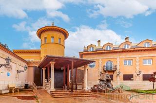 Edifici a Jalance. Ademuzhotel