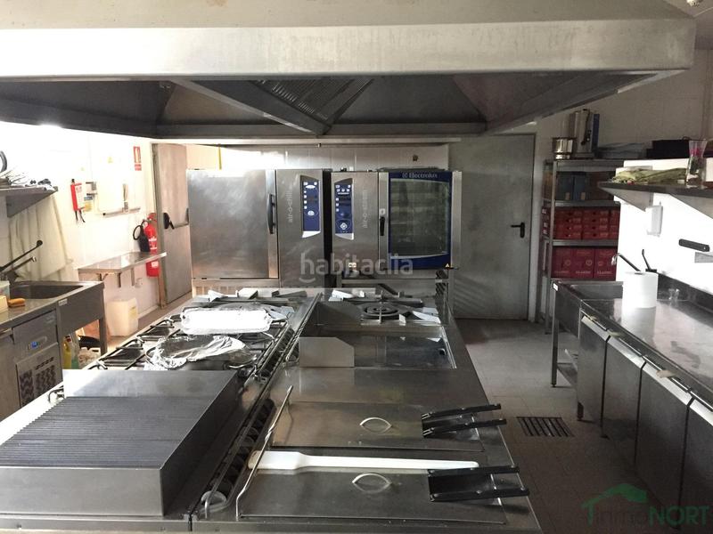 Foto 2f32694d-ef0b-409b-bd76-98a174259d0a. Édifice dans Campello Playa Campello (el)