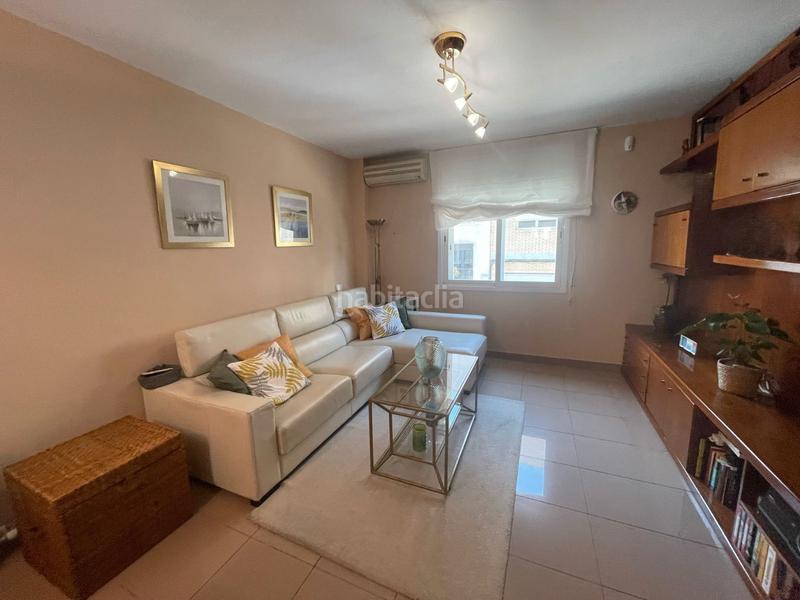 Foto 4add1e73-b32c-4f83-bac8-8551ca6d2836. Casa a schiera con riscaldamento parcheggio in Gràcia Sabadell