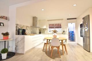 Casa a Barri Antic. Chalet adosado en venta en barberà del vallès
