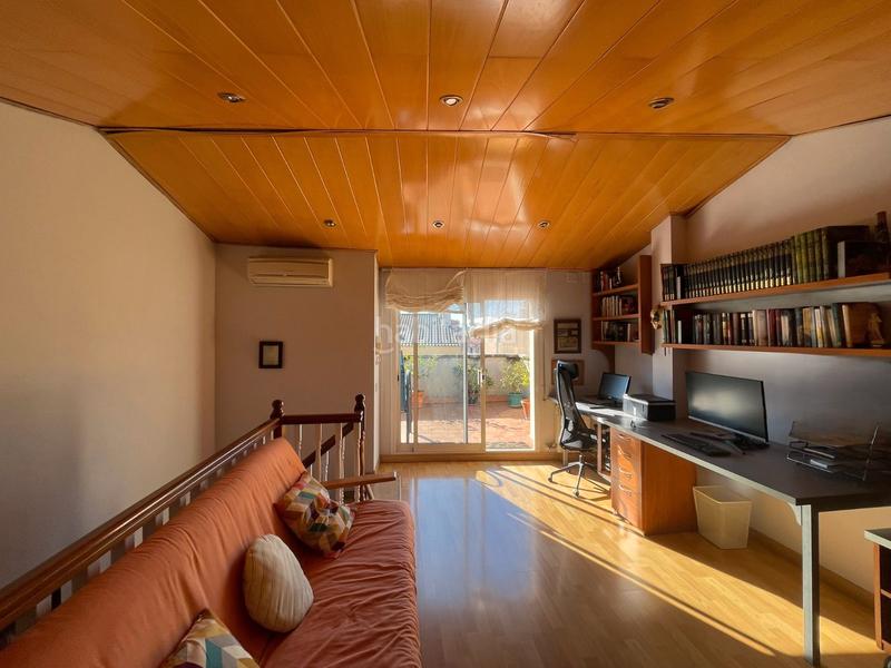 Foto 03c02719-568d-4a1c-8ae7-79e45a1937e3. Semi detached house with heating parking in Barri Antic Barberà del Vallès