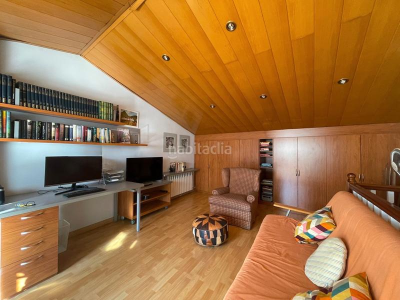 Foto b24ac3c2-9638-4d8c-acdf-d5ad7fd24340. Semi detached house with heating parking in Barri Antic Barberà del Vallès