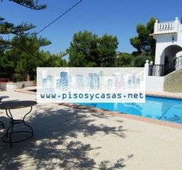 Casa in Llaurí. Casa con 3 habitaciones con piscina