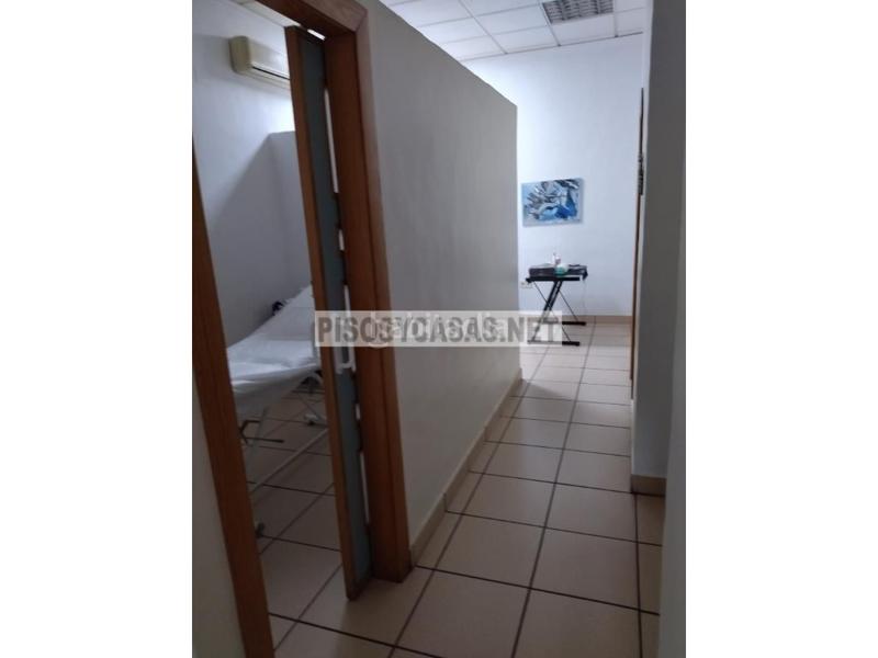 Foto 01b163bd-3df1-4df0-addc-3a732473eedb. Locale commerciale in paseig germanies s/n in Centro Histórico Gandia