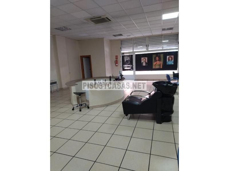 Foto 845e05ad-b5a2-4f36-8a43-e55e60c31349. Locale commerciale in paseig germanies s/n in Centro Histórico Gandia