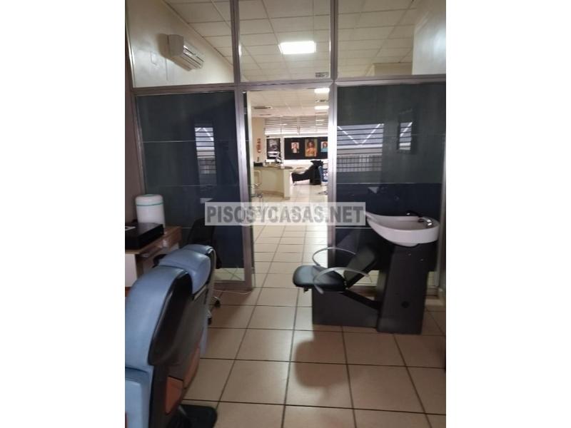 Foto 9afcd3e8-15f4-4a21-9844-7f537b3ec3e4. Locale commerciale in paseig germanies s/n in Centro Histórico Gandia