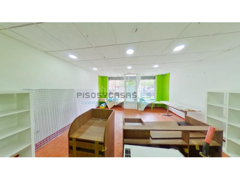 Foto f2d41802-9611-4cc9-9299-f63be2c8fc0e. Lloguer local comercial a calle antón garcia abril 21 a Zaragoza