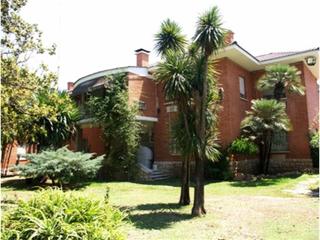 Casa a Avenida corts valencianes 53. Chalet