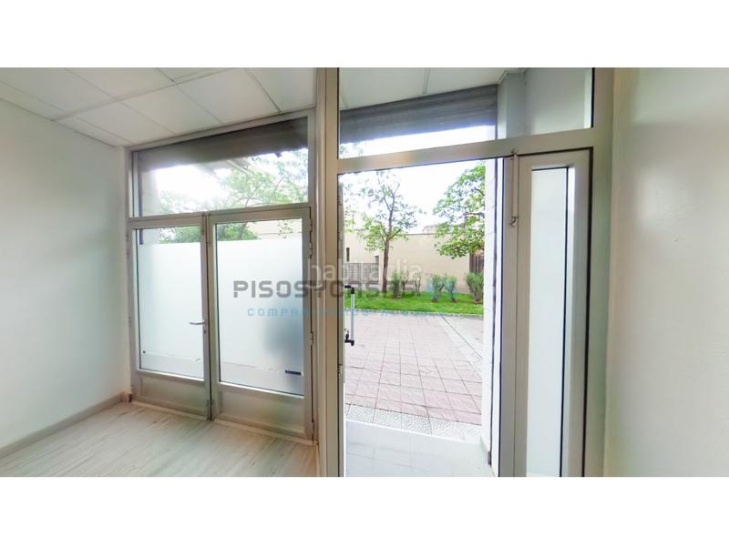 Foto 46687a9b-9e27-4ce9-b05d-b96b9c49e4ce. Lloguer local comercial a calle sor juana de la cruz 25 a Zaragoza