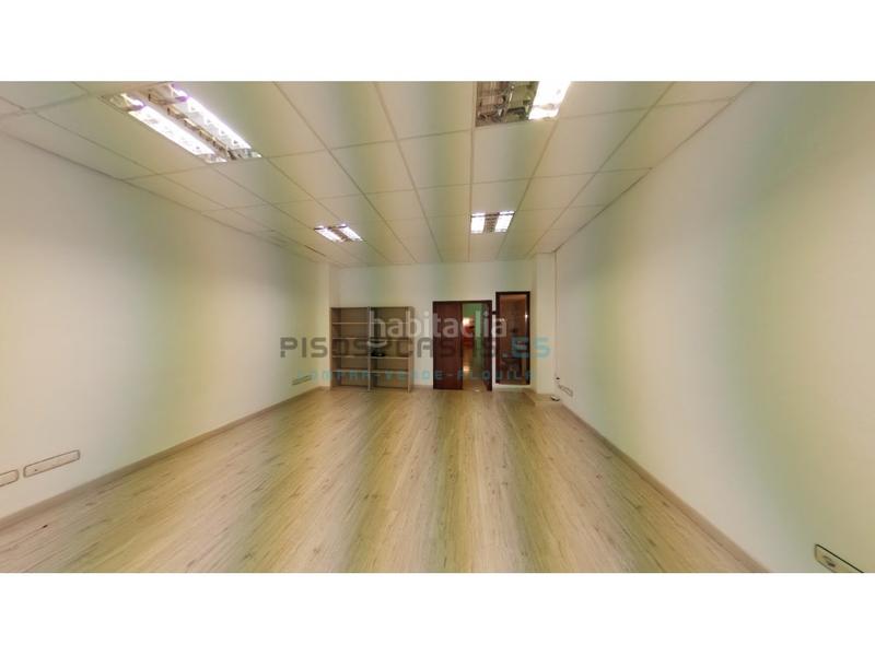 Foto 28eca71a-b7c4-46ee-9384-9915a2f5e494. Location local commercial dans calle sor juana de la cruz 25 dans Zaragoza