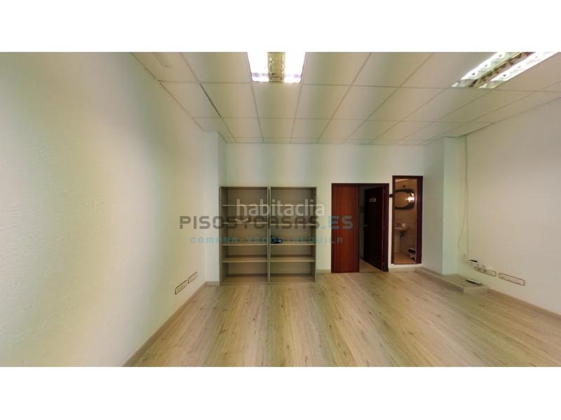 Foto dfe3116c-a09a-494b-b296-b488bf5042e8. Location local commercial dans calle sor juana de la cruz 25 dans Zaragoza