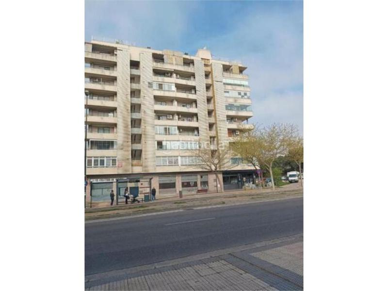 Foto f1a4fe8c-39e4-4b63-a6ba-77ec2ebe81a2. Affitto locale commerciale in avenida academia gral militar 7 in Zaragoza