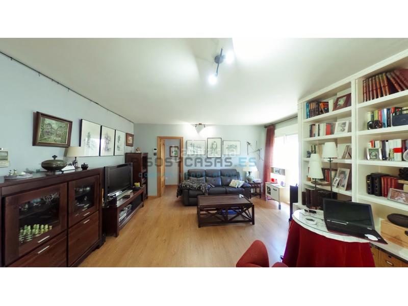 Foto dd947fb8-61d0-4e18-a42e-533c4cfb8209. Haus in calle ramiro i 32 in Cuarte de Huerva