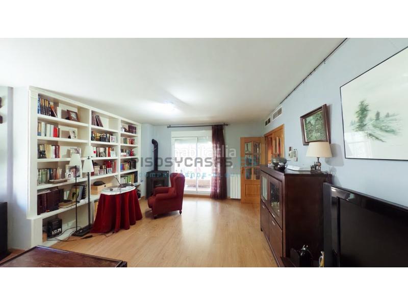 Foto e800b195-9650-43ba-b550-50fec4622794. Haus in calle ramiro i 32 in Cuarte de Huerva