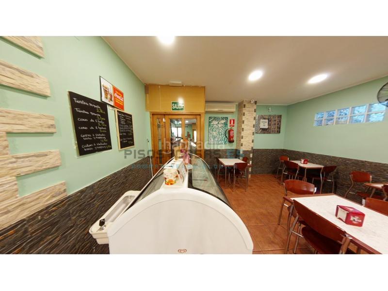 Foto 5c0540c5-ff2f-4ad7-b8aa-9c34683124a0. Lloguer local comercial a calle gaspar torrente 68 a Zaragoza