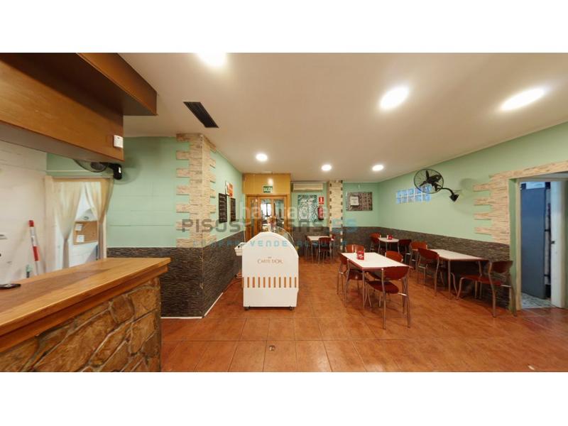 Foto 2a113b20-655c-4f7b-9b34-bffee3c1c29e. Location local commercial dans calle gaspar torrente 68 dans Zaragoza