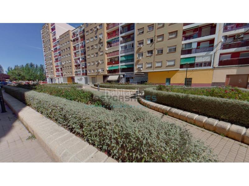 Foto 3f4b0a95-b077-4770-84e7-f0359ed51d3f. Location local commercial dans calle gaspar torrente 68 dans Zaragoza