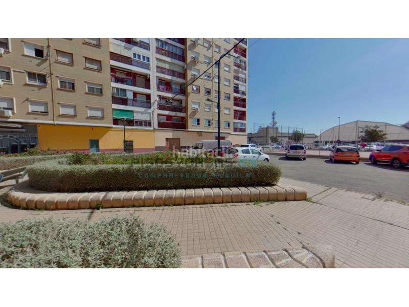 Foto 99faaf6c-64c1-45dd-bd08-f4d26e5d8f55. Location local commercial dans calle gaspar torrente 68 dans Zaragoza