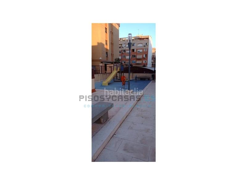 Foto 5a147d66-214d-44ec-b487-790c5917dfda. Casa adossada amb aparcament piscina a Avenida de Abril-9 de Octubre Sagunt