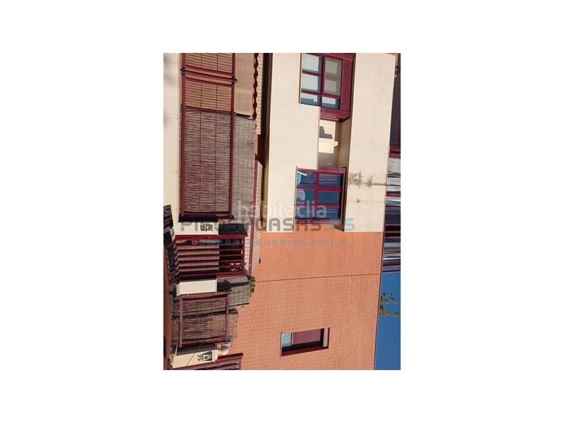 Foto 6b53c7e2-a3b7-4f43-8a4b-1d1b49bffb9d. Casa adossada amb aparcament piscina a Avenida de Abril-9 de Octubre Sagunt