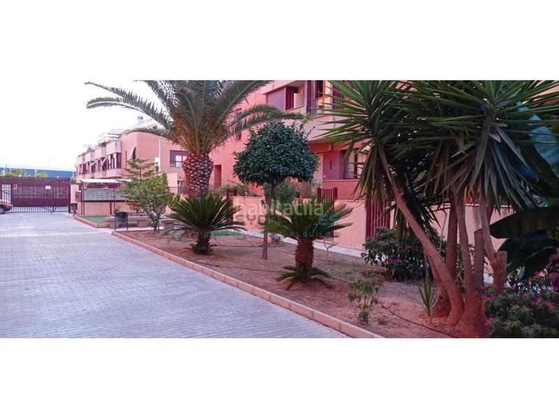 Foto 8cff2808-c6ae-4cad-b724-2b39060d7ccc. Casa adossada amb aparcament piscina a Avenida de Abril-9 de Octubre Sagunt