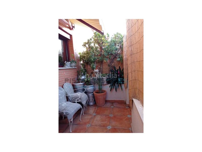 Foto f50f318c-6ef8-4d70-bd49-4419ea0d45fe. Casa adossada amb aparcament piscina a Avenida de Abril-9 de Octubre Sagunt