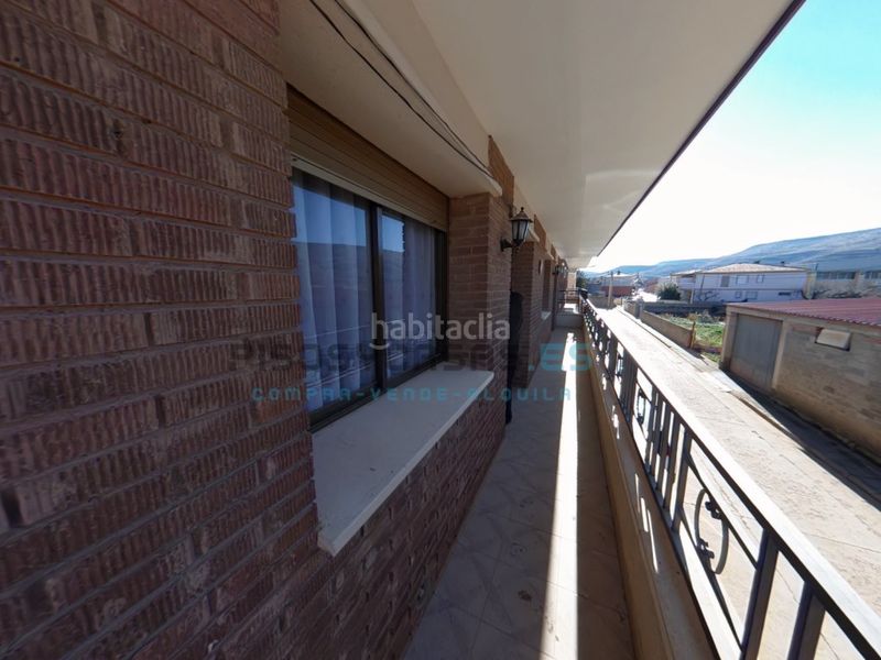 Foto 5629922f-850b-40e4-9796-5d75e896eca2. Casa en calle democracia 4 casa en venta zaragoza en Miedes de Aragón