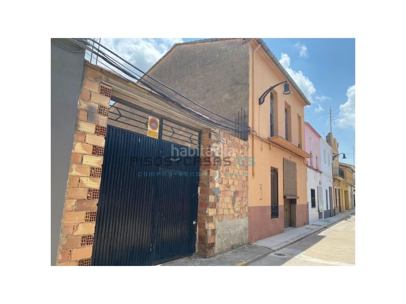 Foto 3e82ef35-c815-4533-a407-bc7242146dbe. Casa amb aparcament a Guadassuar