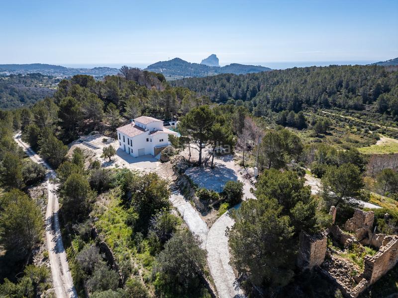 Foto d0adb407-2bff-49be-aa6c-57121a249397. Masia amb piscina a Benissa pueblo Benissa