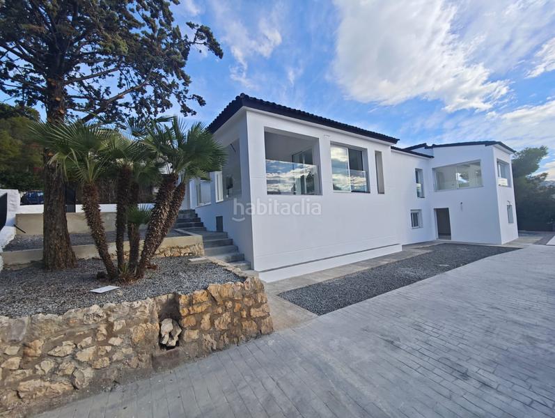 Foto 4a2a4ce1-3aeb-45a1-9030-35bf6060fec6. Chalet with parking pool in Altea la vella Altea