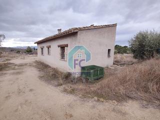 Maison à La Tova. Casa con terreno
