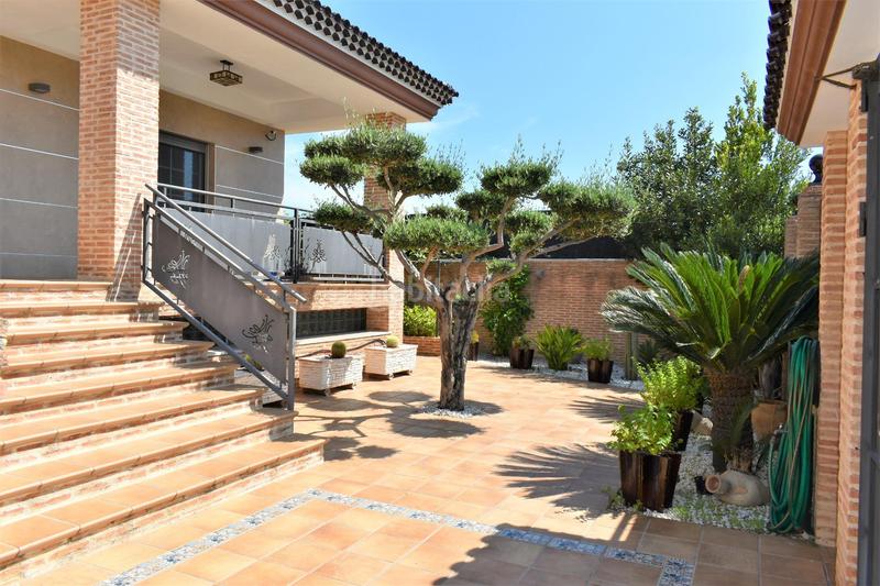 Foto 27b3b2af-b530-49d0-8b56-091ee63e7988. Xalet amb aparcament piscina a Park Nord - Casona Gandia