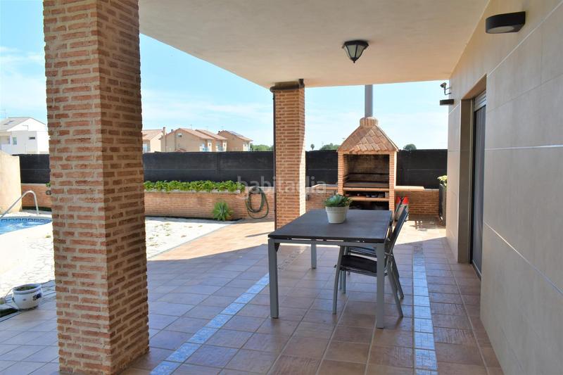 Foto d32dd087-e5a8-47f4-89e3-3c80e5abb410. Xalet amb aparcament piscina a Park Nord - Casona Gandia