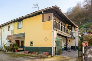 Casa aparellada a Tudela agueria 69. Vivienda unifamiliar con terreno muy cerca de oviedo.