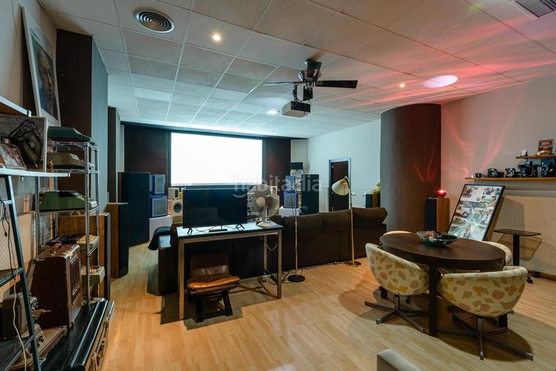 Foto 324500ad-4069-41df-bebf-1cd0d527991c. Local comercial  urbano con calificación espectáculos en Valencia