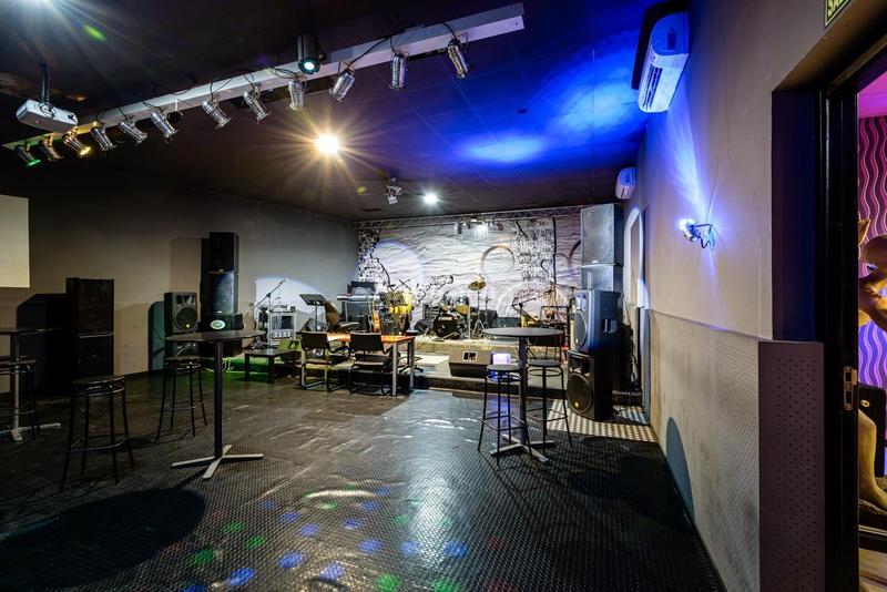 Foto 8dcb6c28-c342-4b84-aa88-2057f6a988eb. Local comercial  urbano con calificación espectáculos en Valencia