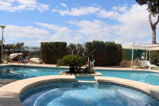 Xalet a Peña de las Águilas. Chalet independiente con piscina en elche