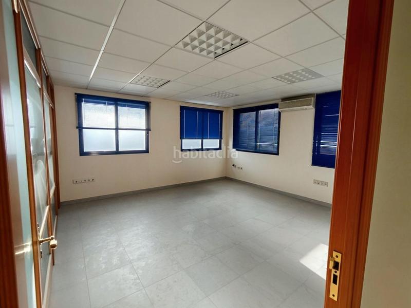 Foto b1a2570b-d92a-4d48-9d21-4c7c1dd85459. Location bureau dans Fuente Vaqueros