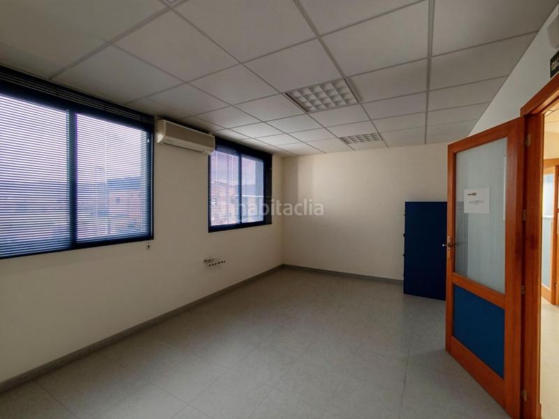 Foto ec3f0a4e-b06d-4b44-b448-17c97a2dfb95. Location bureau dans Fuente Vaqueros