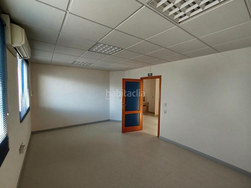 Foto fa8f3102-cd28-4a1d-8b36-3702c214e013. Location bureau dans Fuente Vaqueros