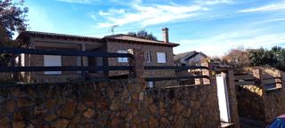 Chalet à Valdeaveruelo. Exclusivo chalet en sotolargo piscina, jardín y vistas de ensueñ