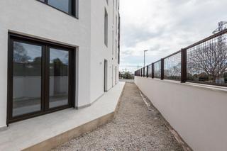 Pis  Avenida torre del valles. Planta baja con piscina comunitaria en vilanova i la geltrú