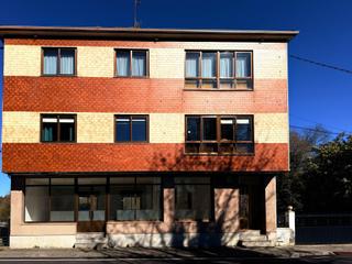 Maison à Calle anton de pepiño 24. Casa independiente con dos viviendas y bajo comercial. excelente