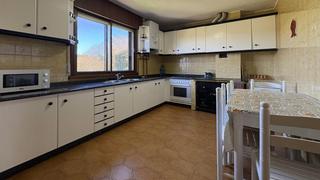 Maison à Calle anton de pepiño 24. Casa independiente con dos viviendas y bajo comercial. excelente